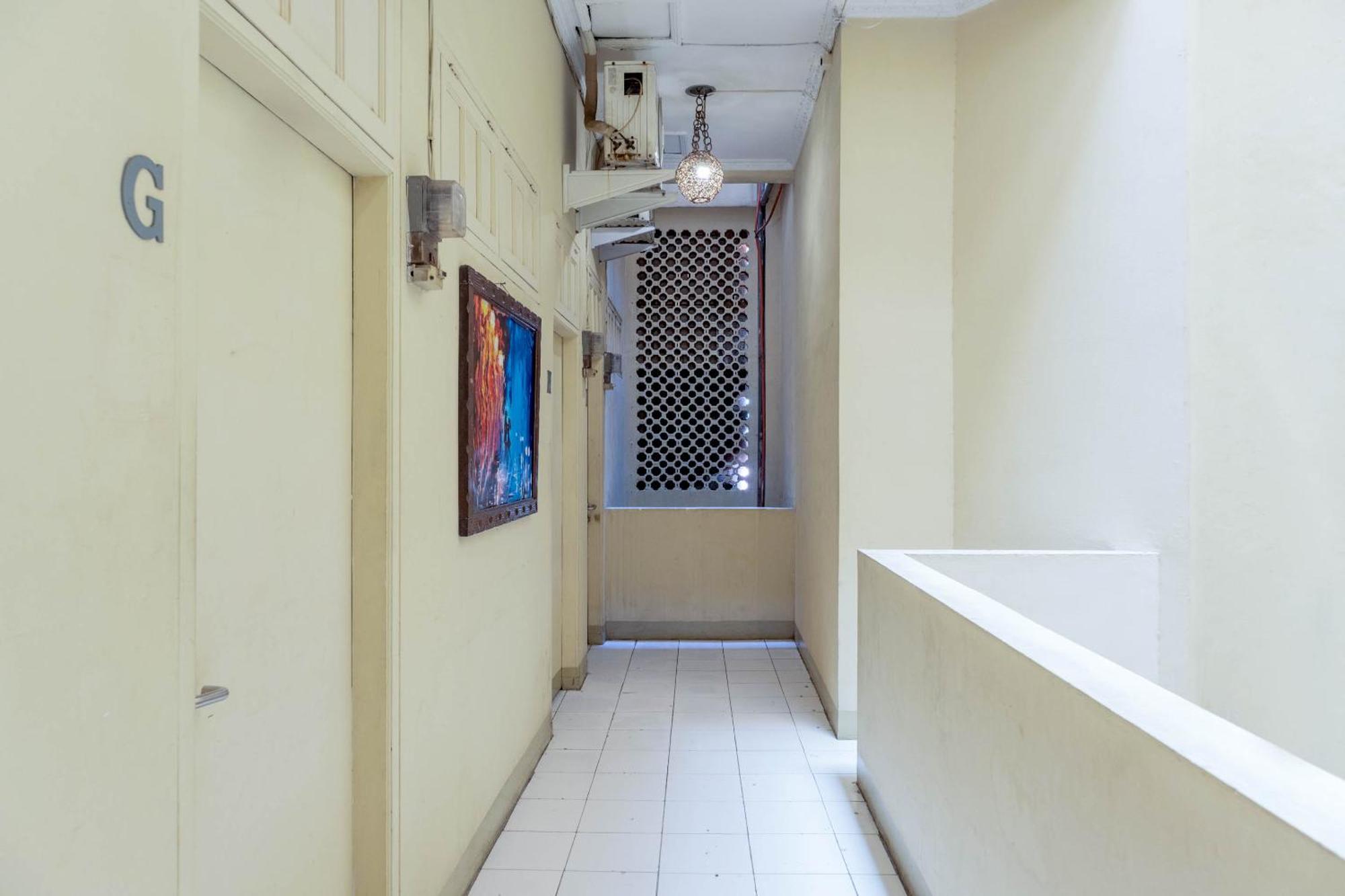 Oyo 1111 Pasar Baru Inn Giacarta Esterno foto