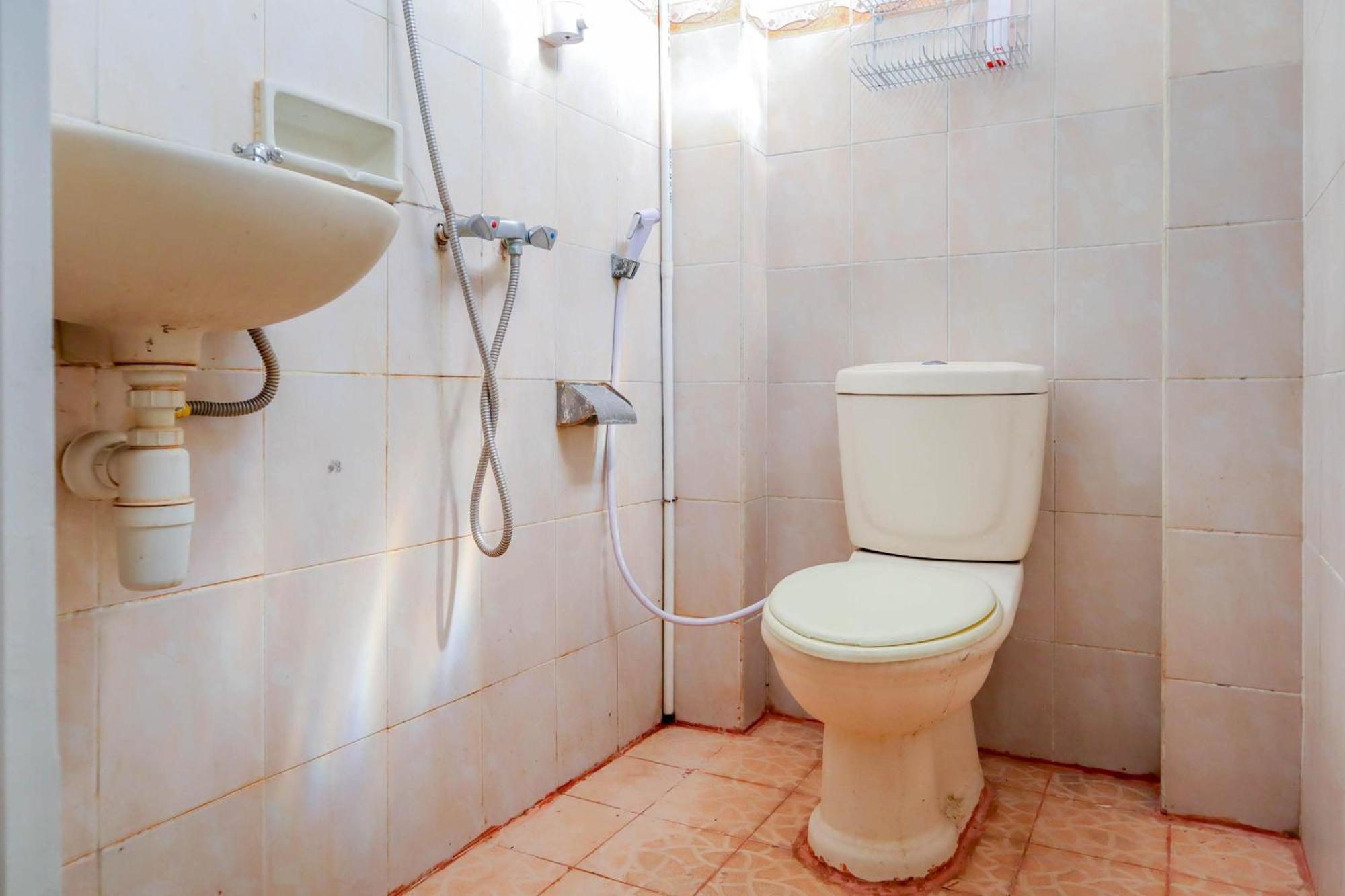 Oyo 1111 Pasar Baru Inn Giacarta Esterno foto