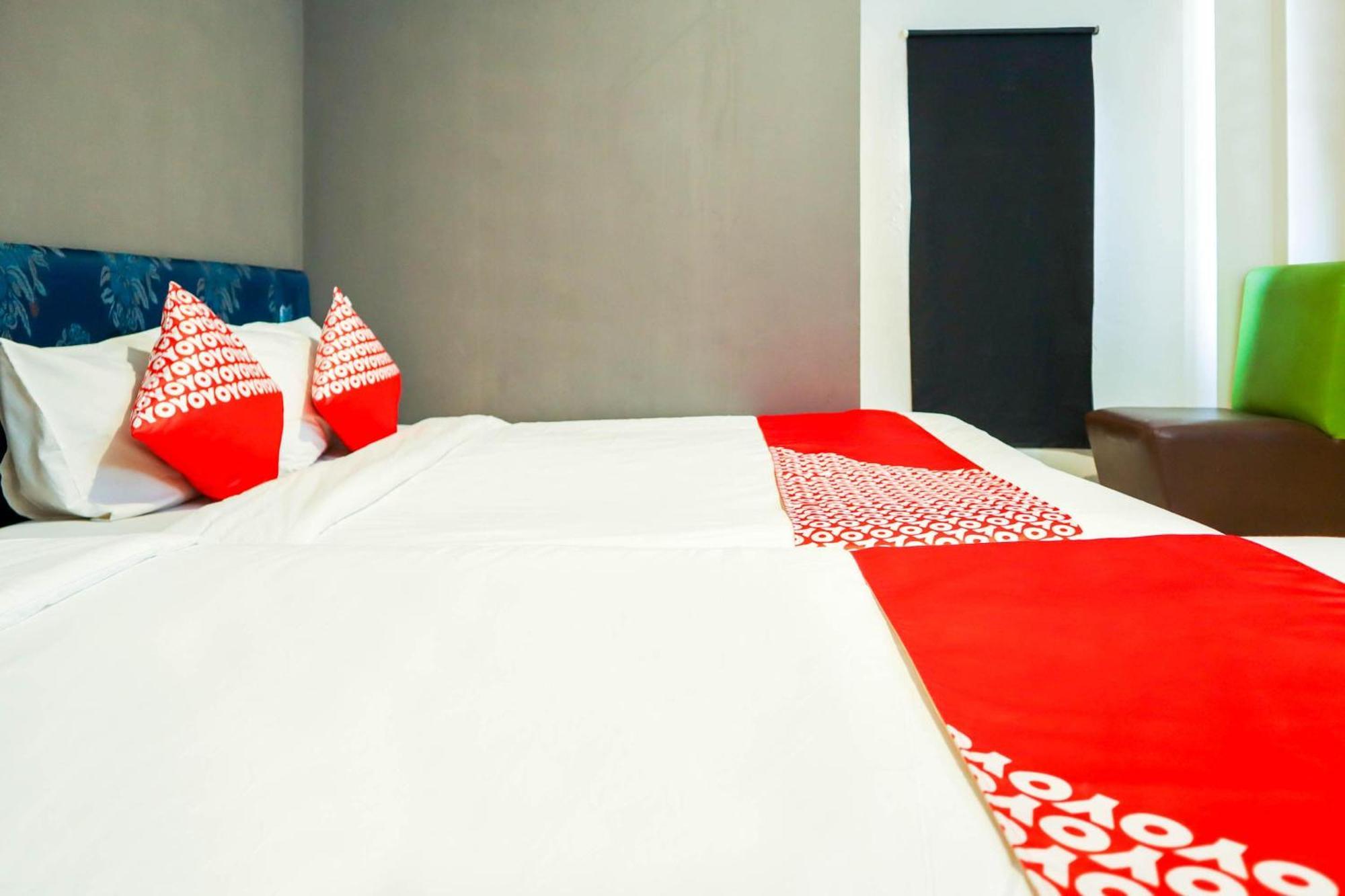 Oyo 1111 Pasar Baru Inn Giacarta Esterno foto