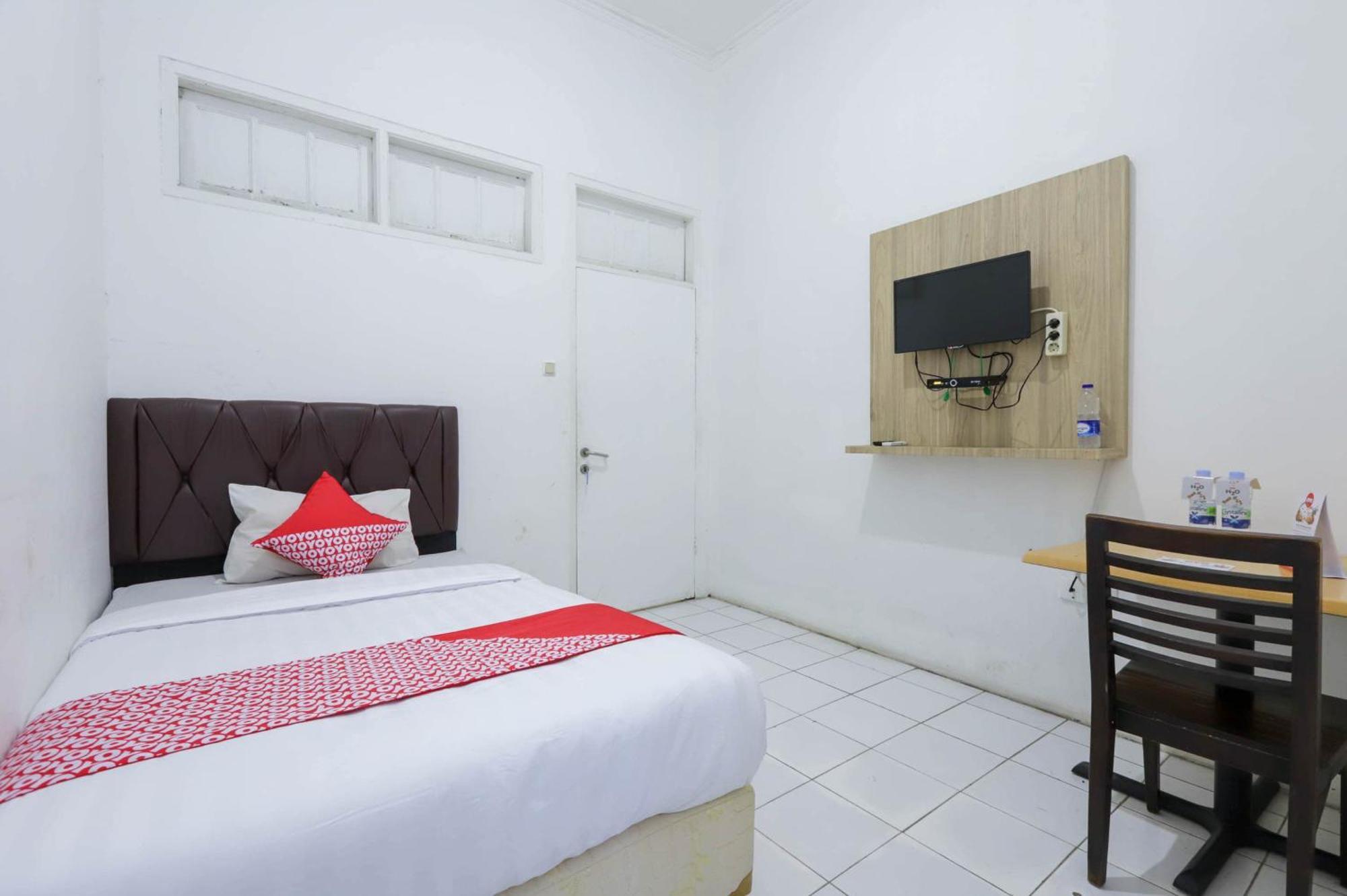 Oyo 1111 Pasar Baru Inn Giacarta Esterno foto