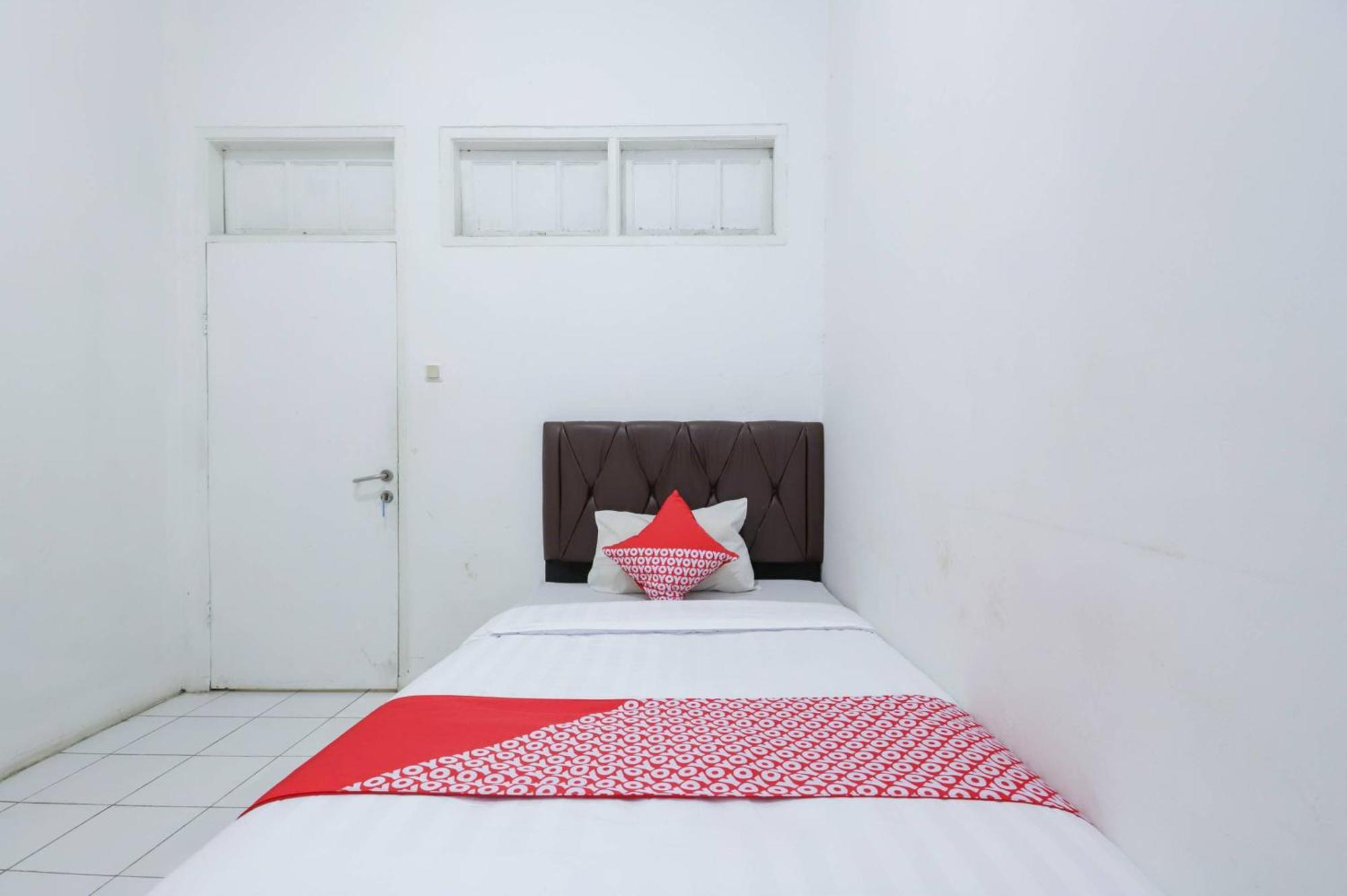 Oyo 1111 Pasar Baru Inn Giacarta Esterno foto