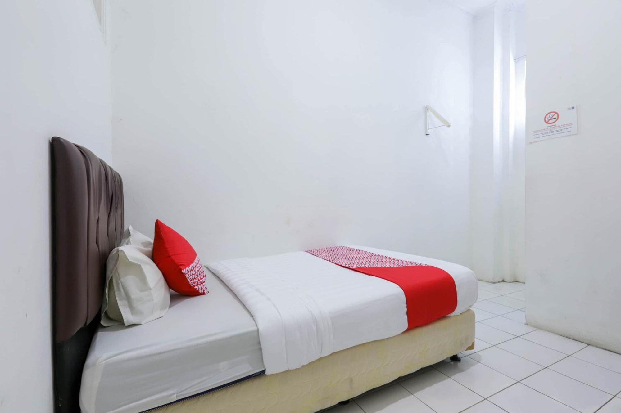 Oyo 1111 Pasar Baru Inn Giacarta Esterno foto