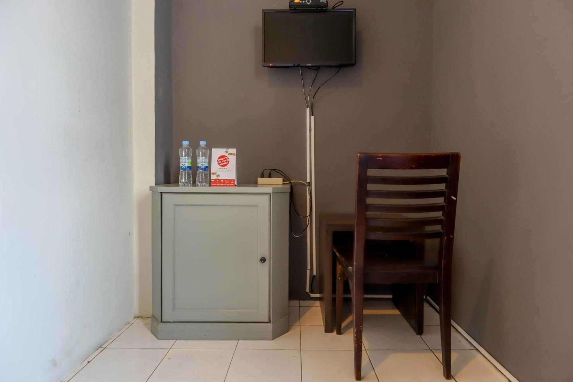 Oyo 1111 Pasar Baru Inn Giacarta Esterno foto