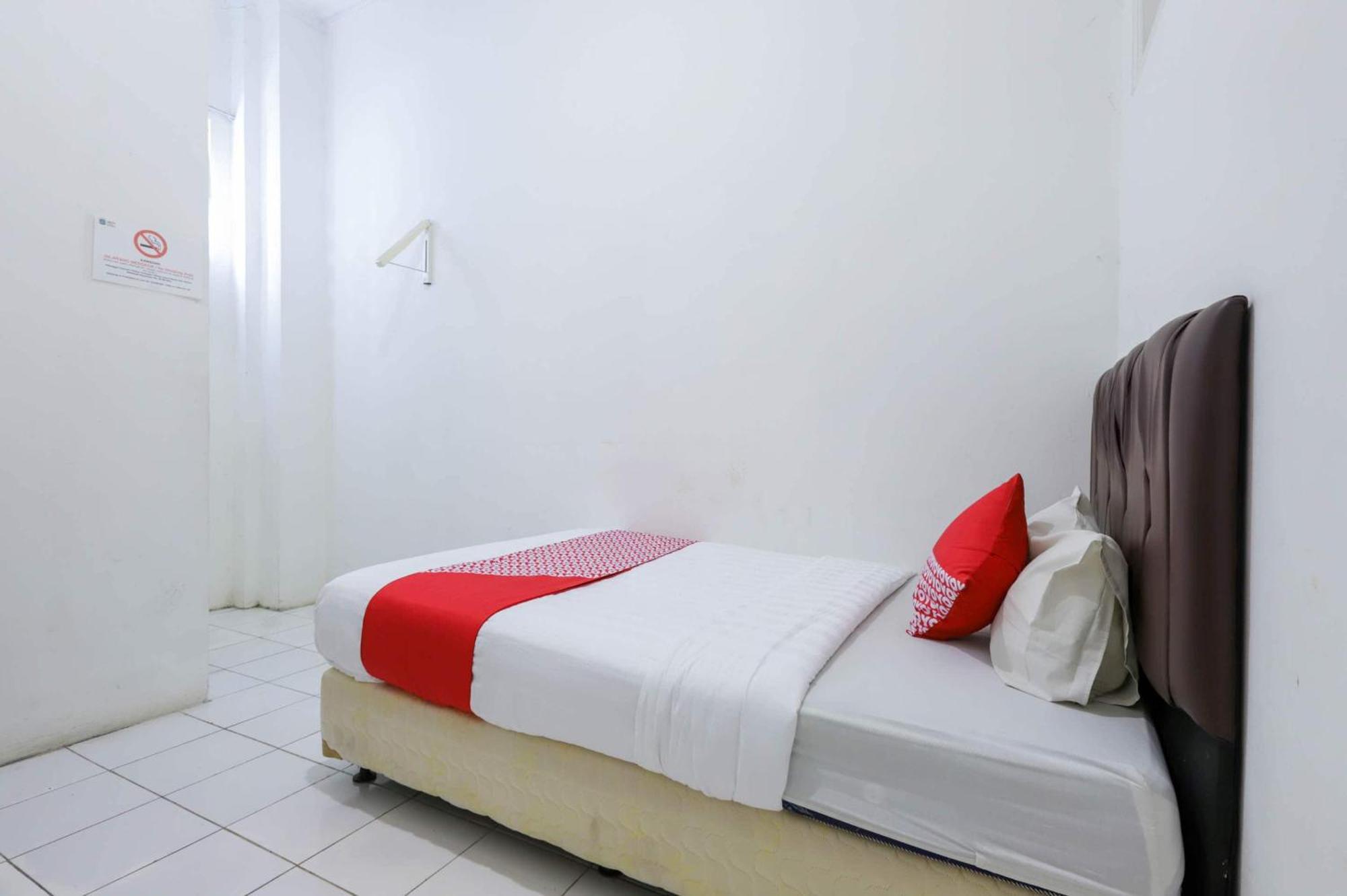 Oyo 1111 Pasar Baru Inn Giacarta Esterno foto